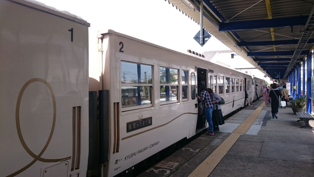 鹿兒島熊本福岡，指宿玉手箱，車廂白色側
