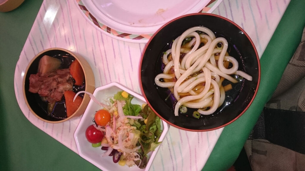 鹿兒島熊本福岡，霧島皇家溫泉飯店buffet，滷煮、雞湯烏龍麵、沙拉