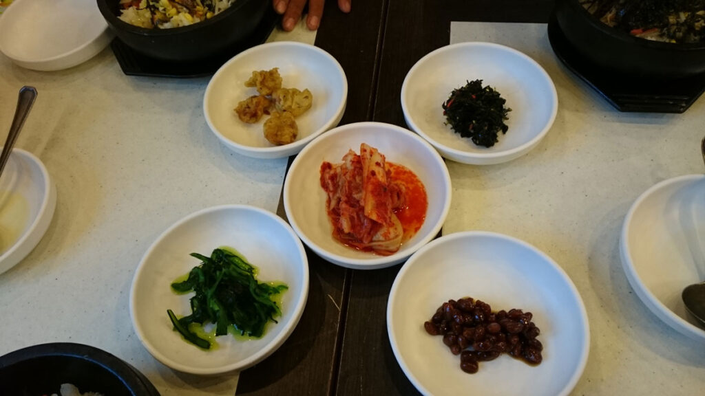 石鍋拌飯 bibimbap 小菜