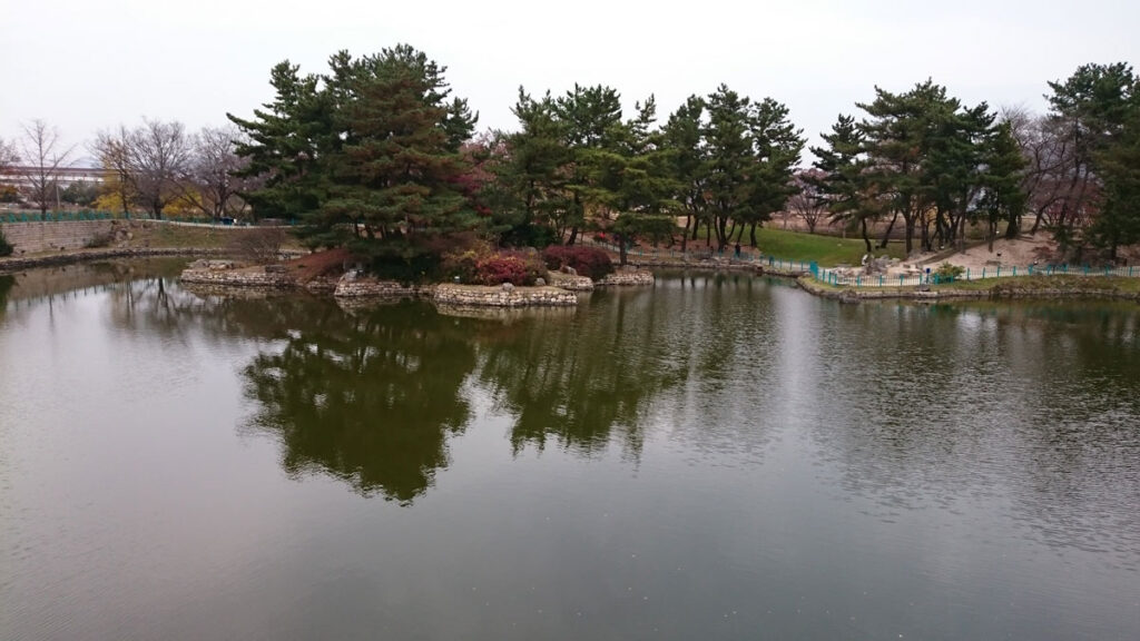 東宮與月池(雁鴨池) 月池
