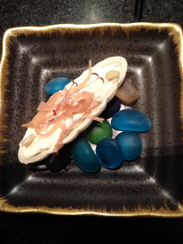 高雄碳佐麻里