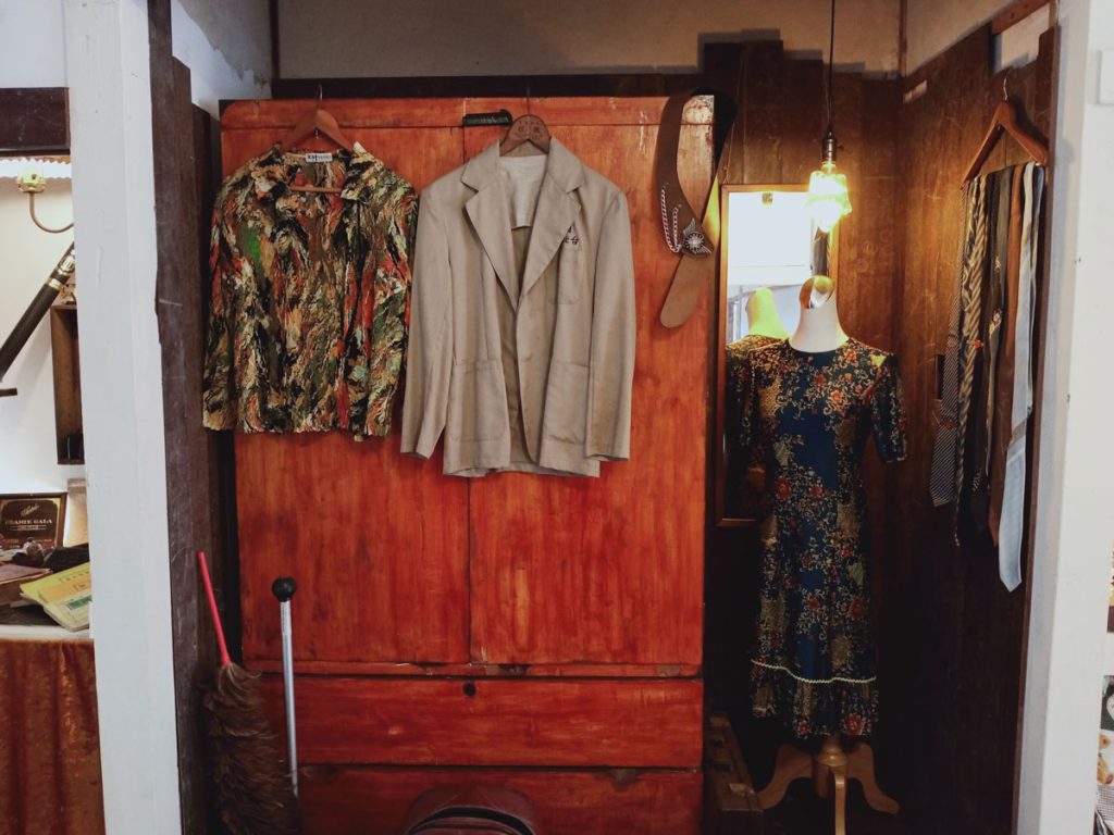 鳳山黃埔眷村，1955誠正眷味，古董西裝外套與洋裝