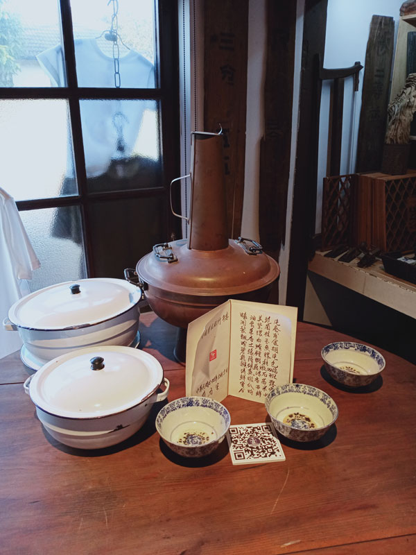 鳳山黃埔眷村，SOHO工房，炭燒銅鍋與碗盤