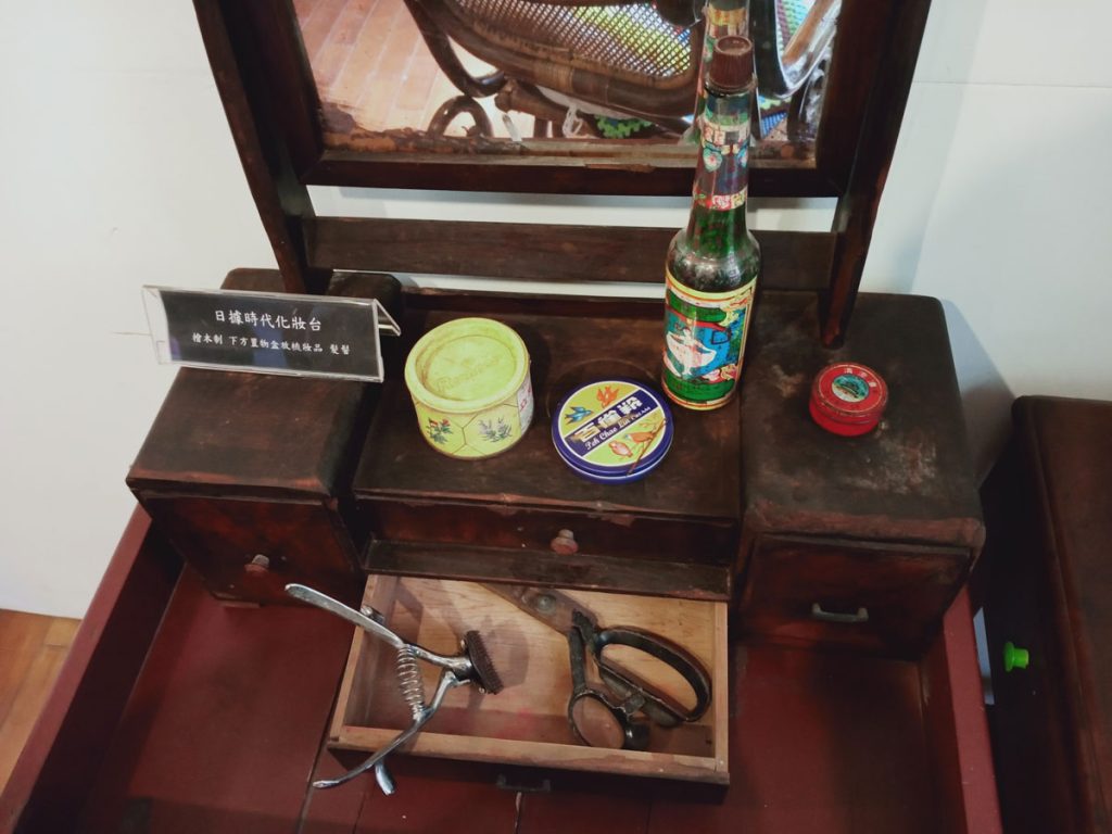 鳳山黃埔眷村，眷戀黑膠堂，日據時代化妝台